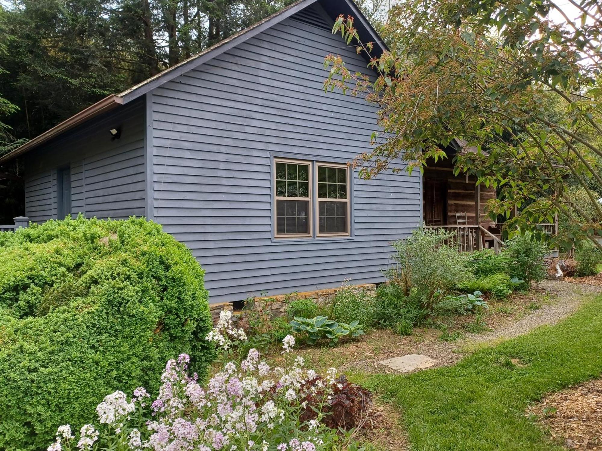 Restored1850S Log Cabin, With Gazebo And Gardens! 1 Mile To Downtown Weaverville Exterior photo