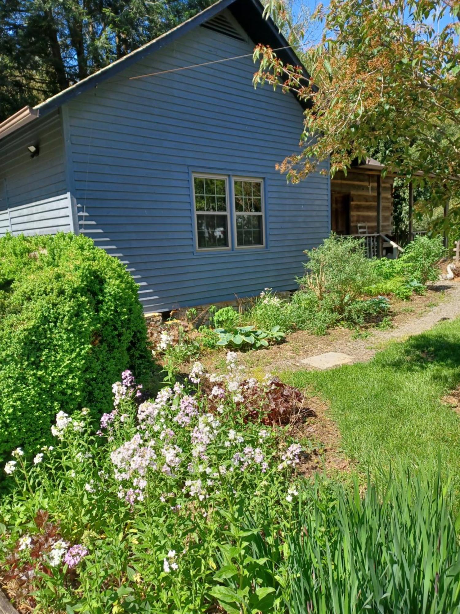 Restored1850S Log Cabin, With Gazebo And Gardens! 1 Mile To Downtown Weaverville Exterior photo