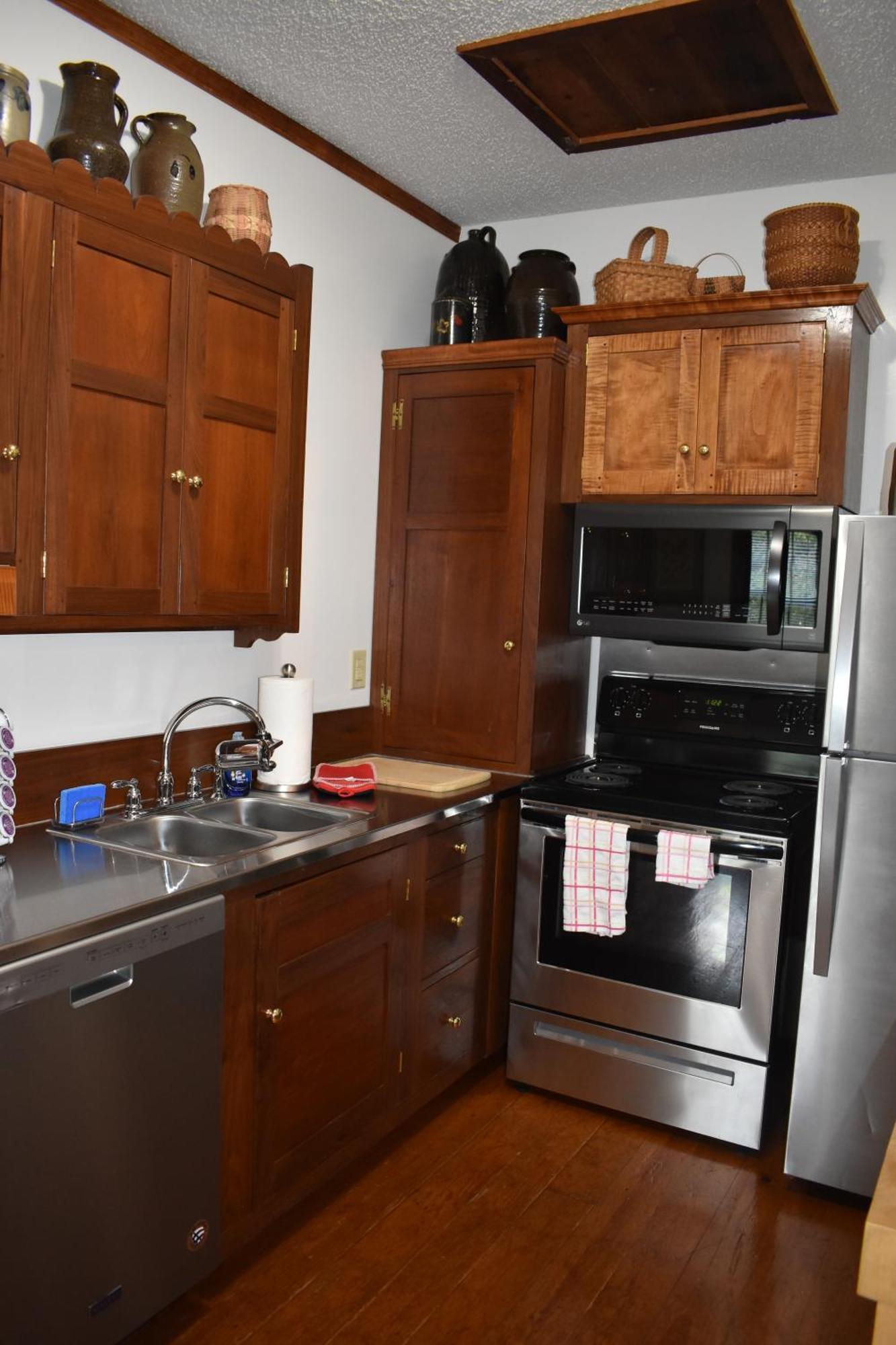 Restored1850S Log Cabin, With Gazebo And Gardens! 1 Mile To Downtown Weaverville Exterior photo