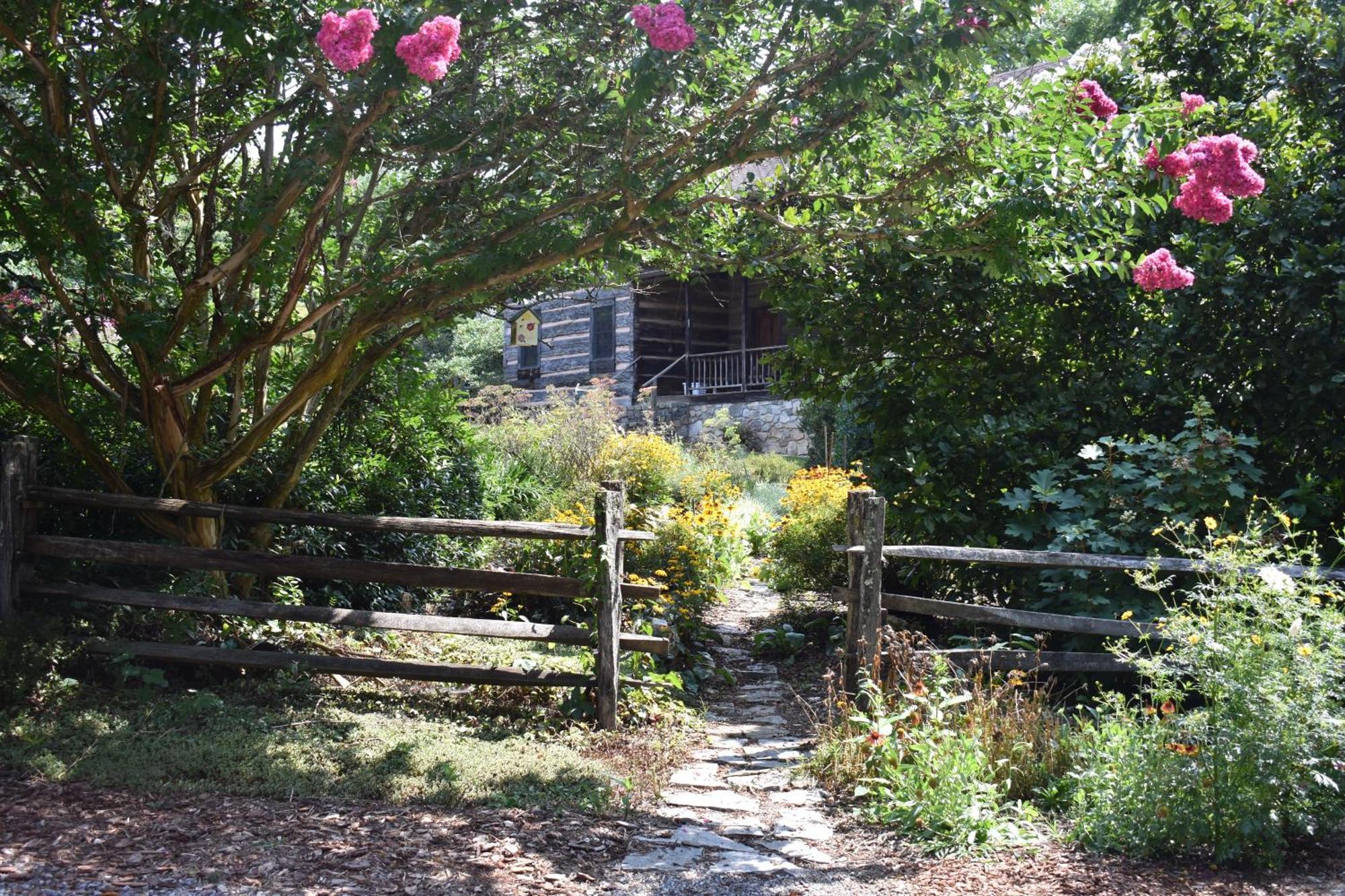 Restored1850S Log Cabin, With Gazebo And Gardens! 1 Mile To Downtown Weaverville Exterior photo