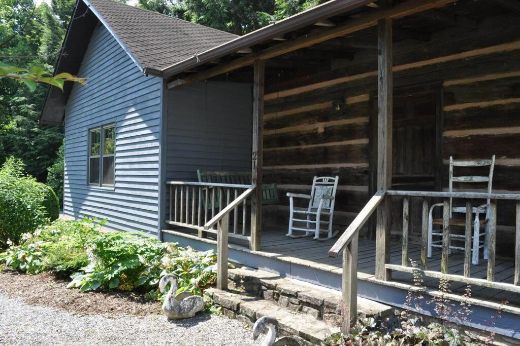Restored1850S Log Cabin, With Gazebo And Gardens! 1 Mile To Downtown Weaverville Exterior photo